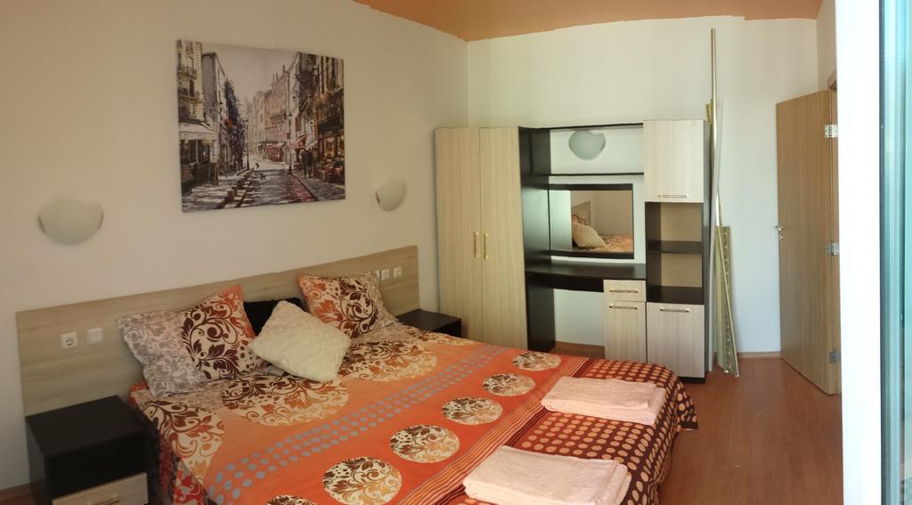 Pollo Resort Mikosta Apartments Pantai Sunny Bagian luar foto